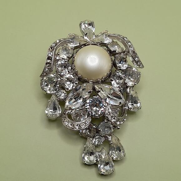 Vintage Weiss Wedding Brooch, Clear Rhinestones, Rhodium Plated, 2 1/2 In - Picture 8 of 10